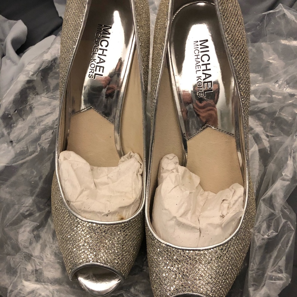 Michael Kors Silver Platfogm Pumps